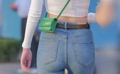 宝宝楼梯上做好刺激